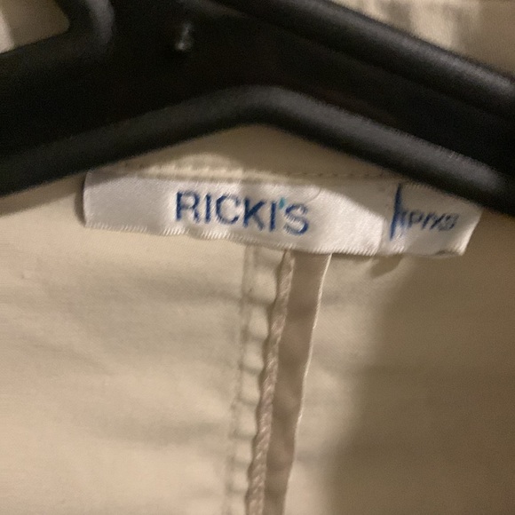 Ricki’s Blazer - Picture 2 of 6